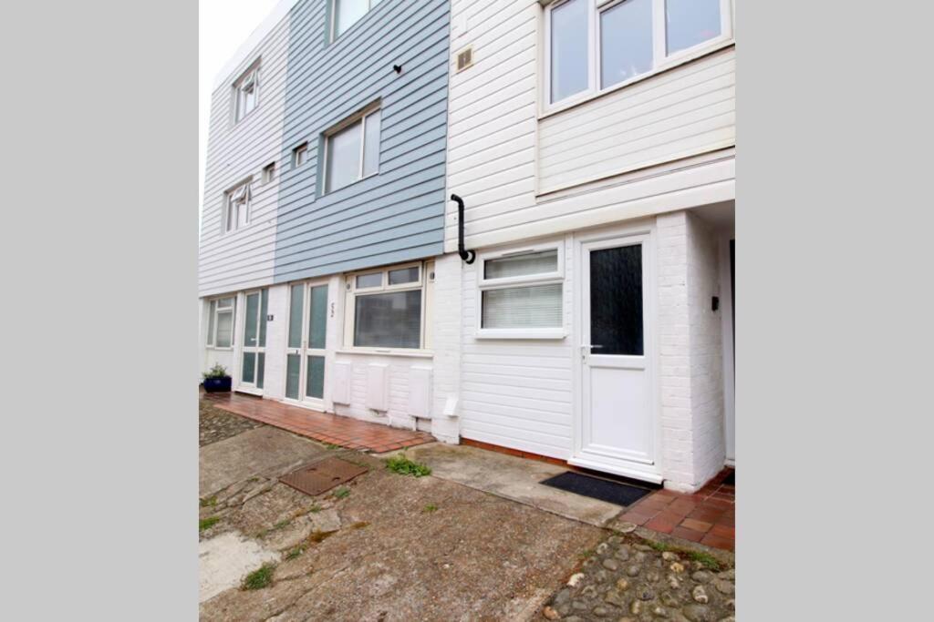Pebbles Apartment By Air Premier Seaford Exteriér fotografie